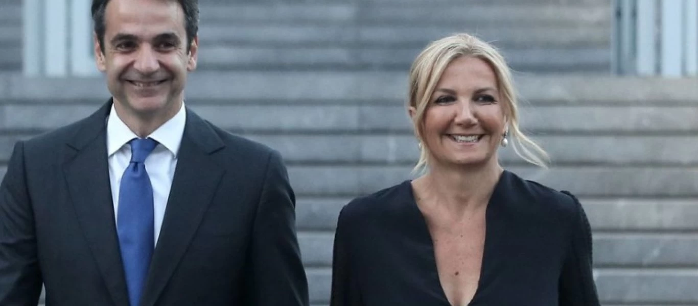 «Τράβηξε» τα βλέμματα η Μαρέβα Μητσοτάκη στο δείπνο του Σι Τζινπίνγκ - Ποζάρει με τουαλέτα με τον Κ.Μητσοτάκη (φωτο)